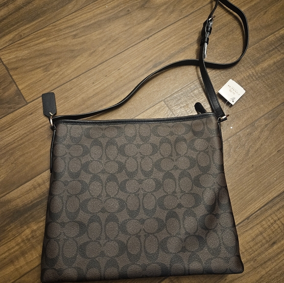 Authentic Coach Crossbody File Bag - Picture 2 of 7